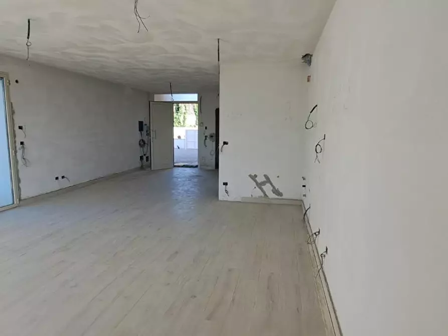 Immagine 12 di Villetta a schiera in vendita  a Livorno