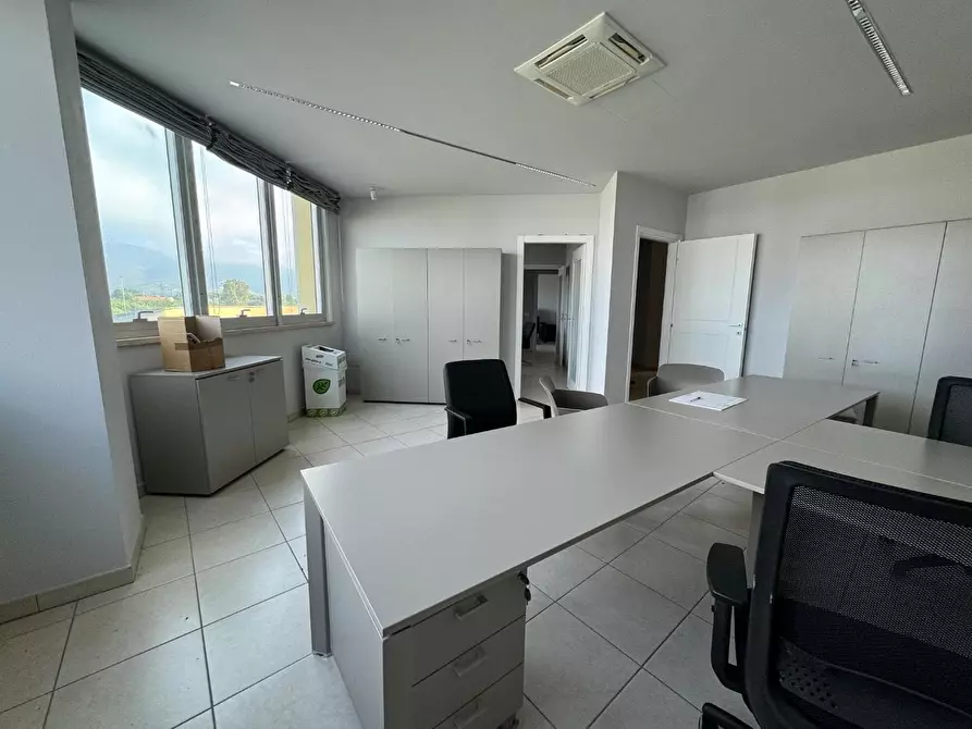 Immagine 2 di Ufficio in affitto  a Cascina