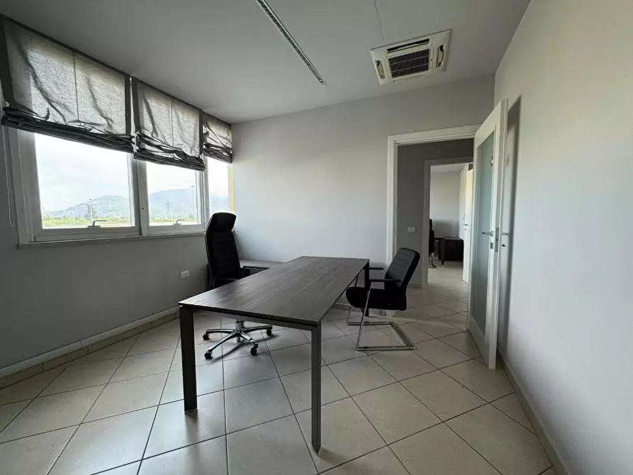 Immagine 3 di Ufficio in affitto  a Cascina