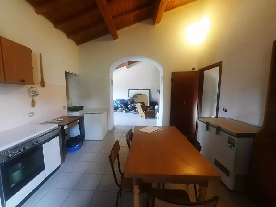 Immagine 1 di Casa colonica in vendita  a Carmignano