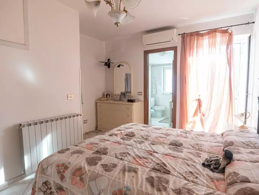 Immagine 15 di Casa semindipendente in vendita  a Sarzana