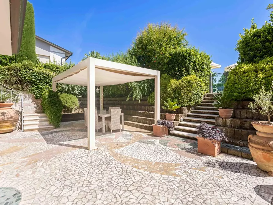 Immagine 8 di Villa in vendita  a Fucecchio