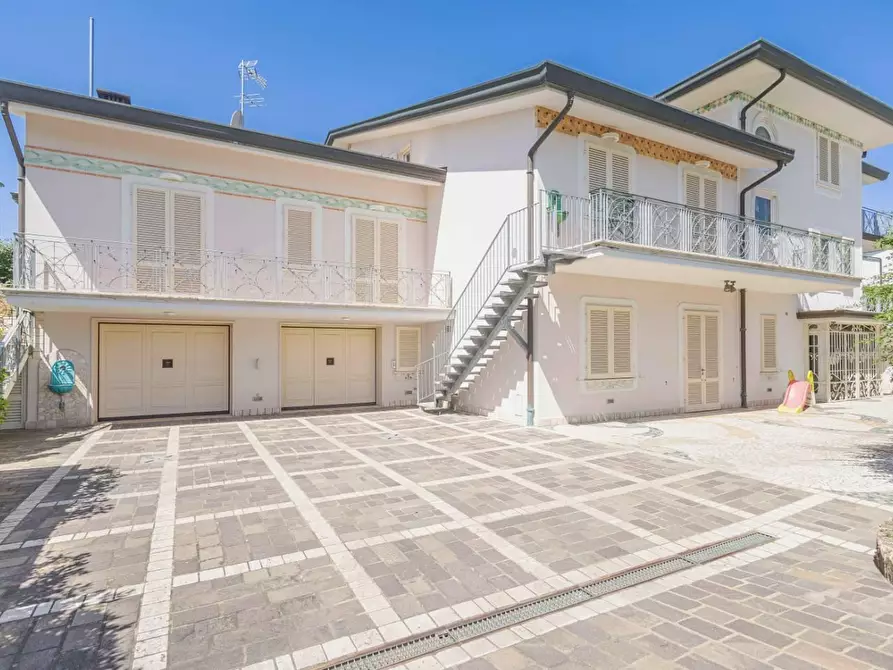 Immagine 4 di Villa in vendita  a Fucecchio