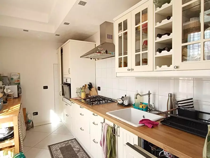 Immagine 2 di Appartamento in vendita  a Massa