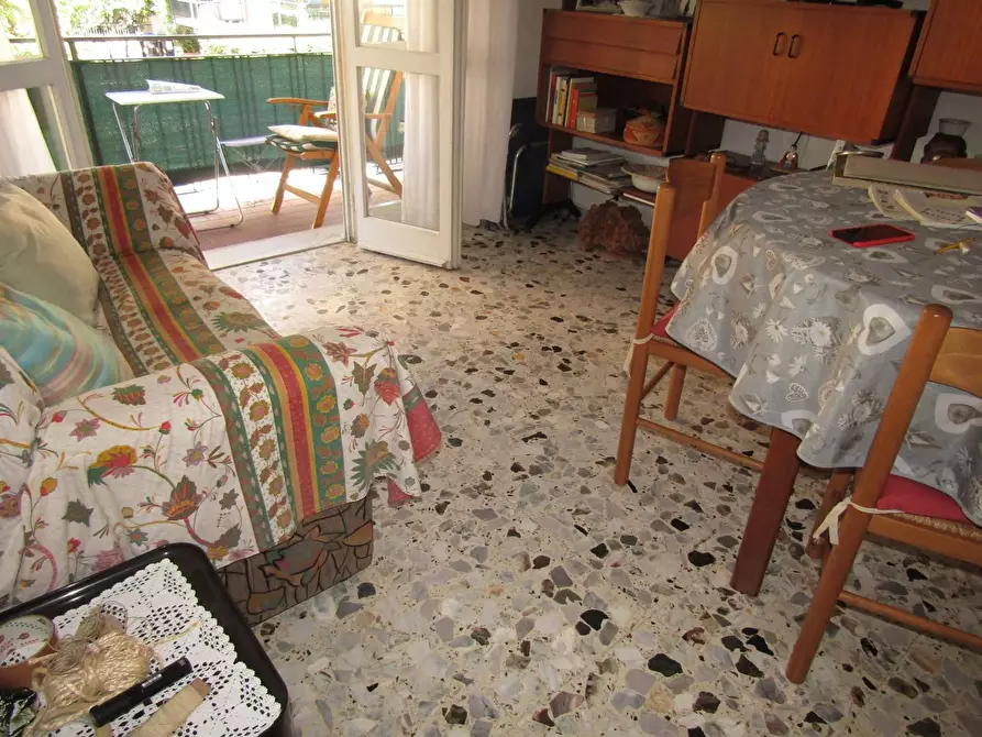 Immagine 2 di Appartamento in vendita  a Carrara