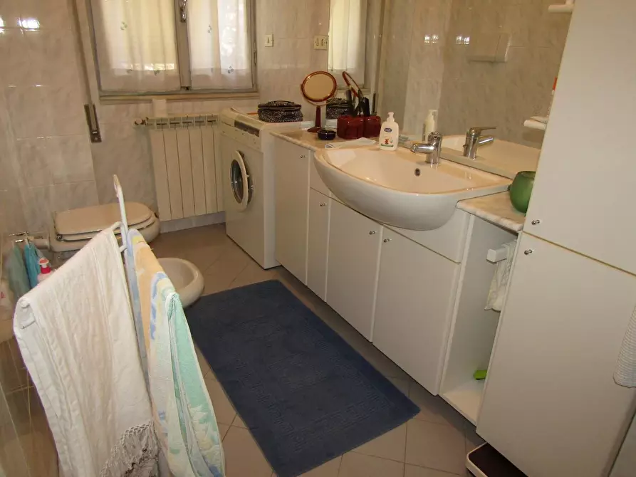 Immagine 4 di Appartamento in vendita  a Carrara