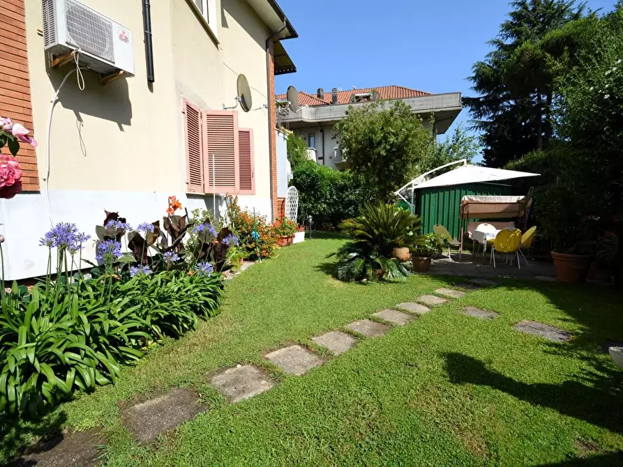 Immagine 1 di Casa semindipendente in vendita  a Massa