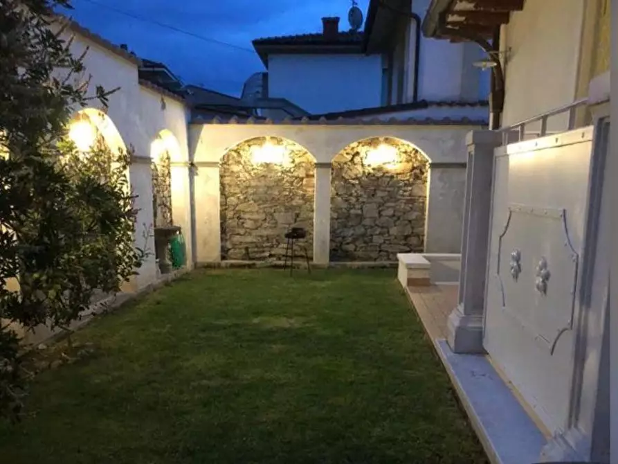 Immagine 1 di Porzione di casa in vendita  a Carrara