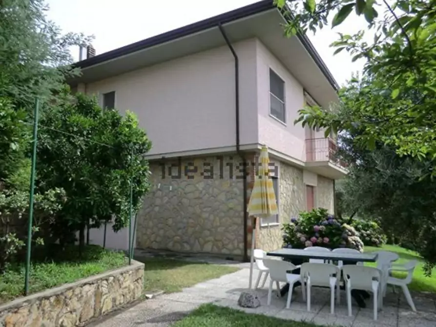 Immagine 49 di Villa in vendita  a Massarosa