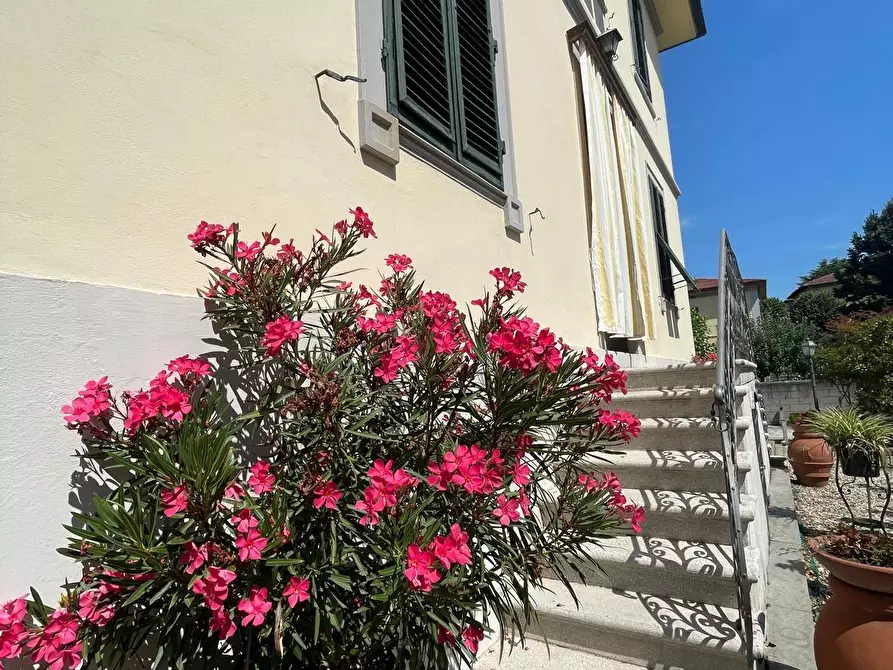 Immagine 41 di Villa in vendita  a Lucca