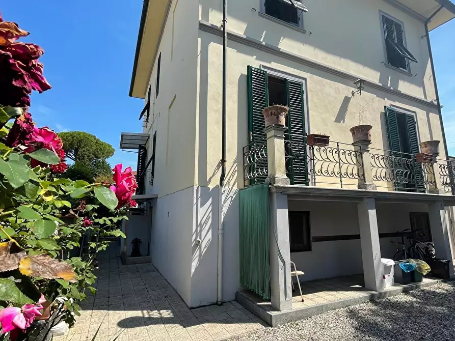 Immagine 38 di Villa in vendita  a Lucca