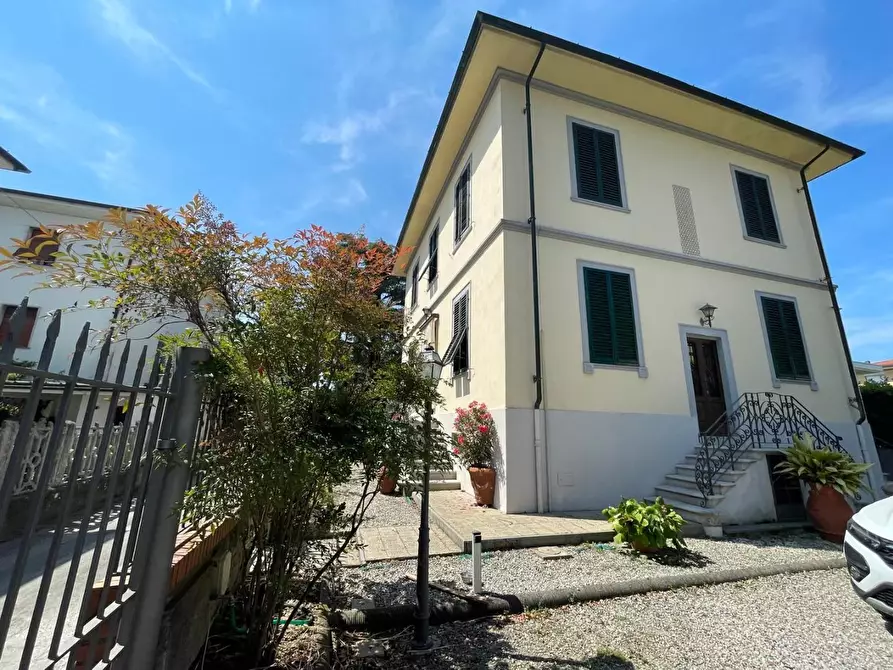 Immagine 44 di Villa in vendita  a Lucca
