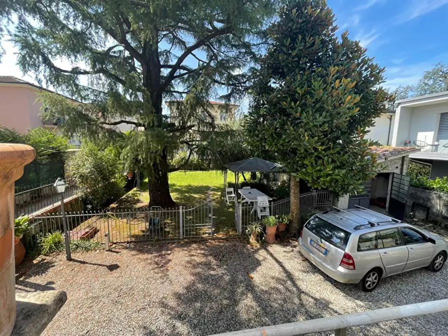 Immagine 25 di Villa in vendita  a Lucca