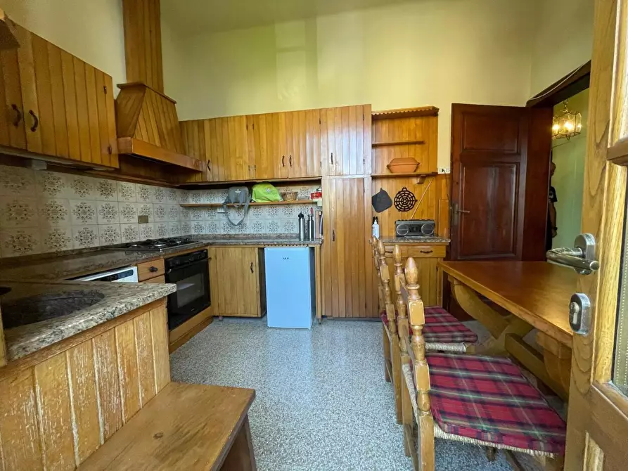 Immagine 10 di Villa in vendita  a Lucca