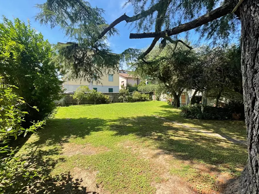 Immagine 39 di Villa in vendita  a Lucca