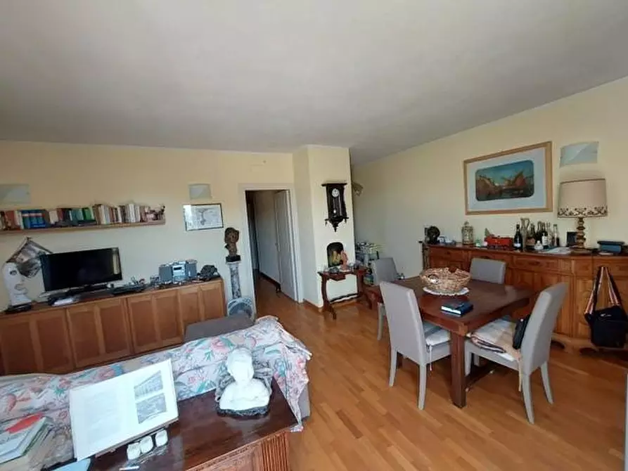 Immagine 5 di Appartamento in vendita  a Camaiore