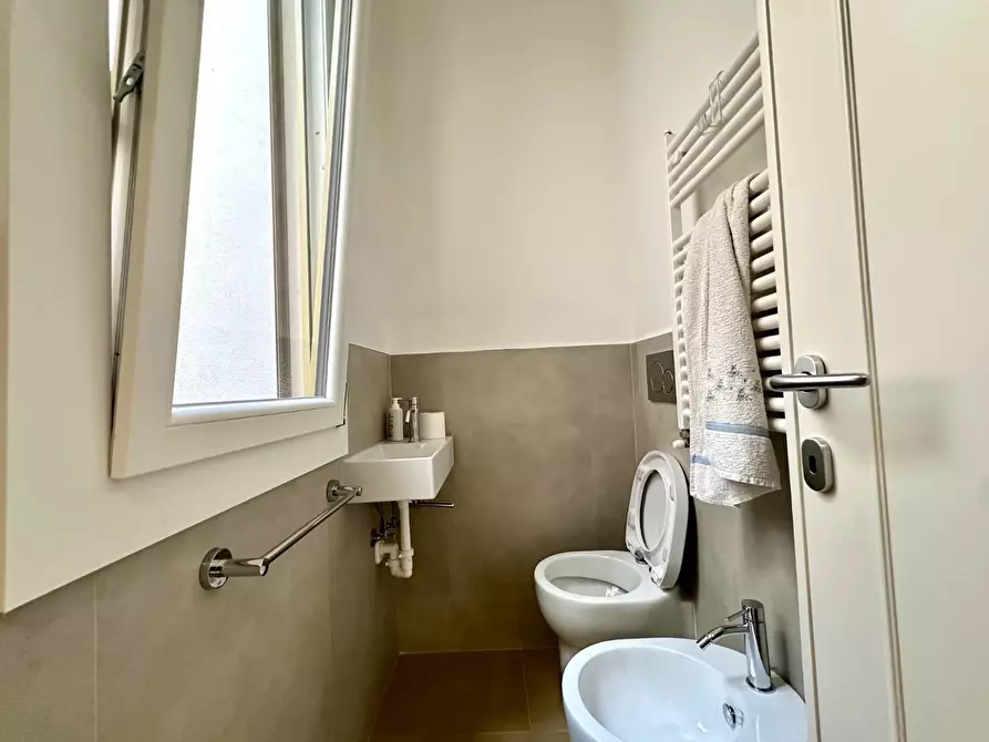 Immagine 18 di Appartamento in vendita  a Lucca