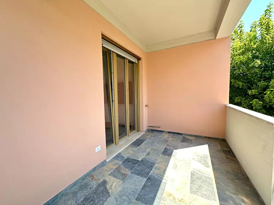 Immagine 5 di Appartamento in vendita  a Lucca