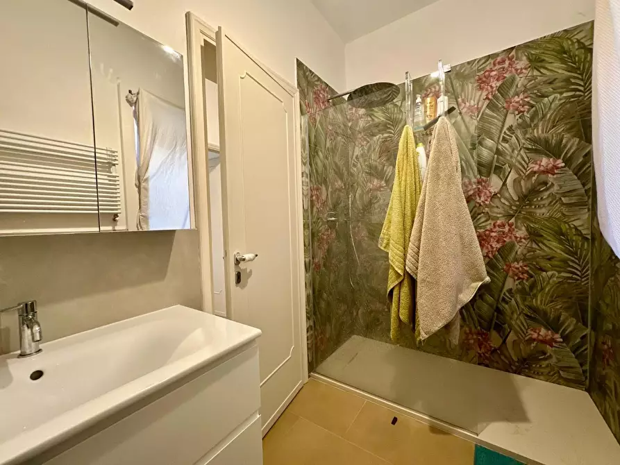 Immagine 15 di Appartamento in vendita  a Lucca