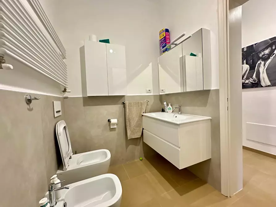 Immagine 14 di Appartamento in vendita  a Lucca