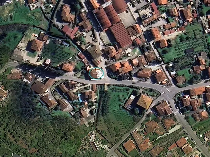 Immagine 2 di Negozio in vendita  a Massarosa