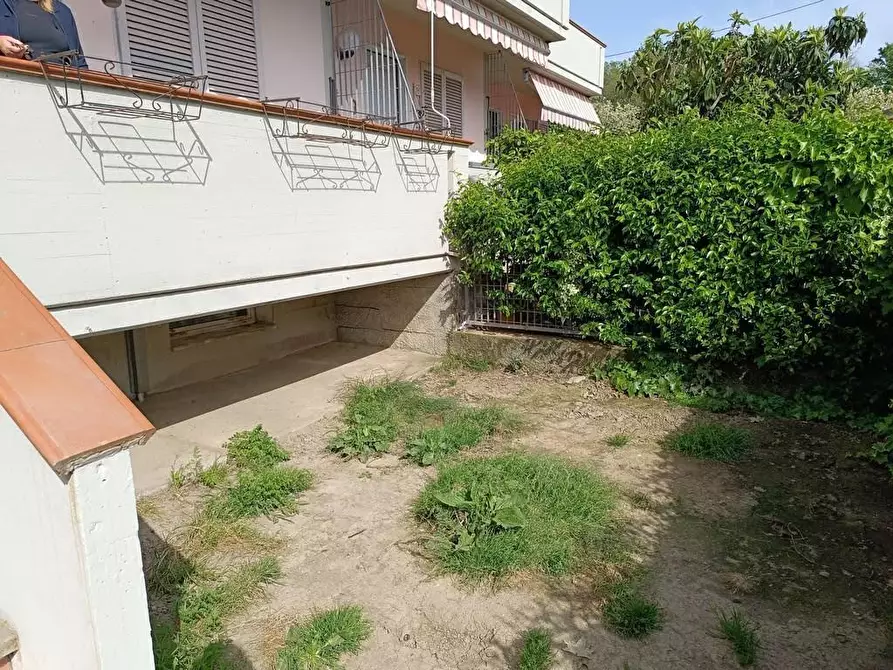 Immagine 15 di Villetta a schiera in vendita  a Sarzana