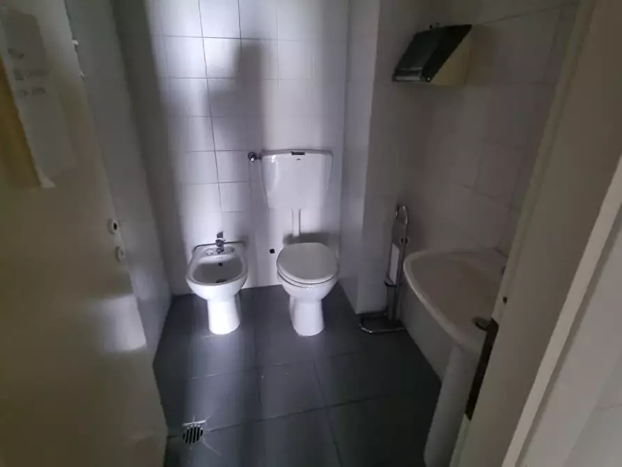 Immagine 10 di Ufficio in vendita  a San Giuliano Terme