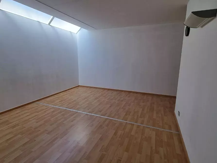 Immagine 6 di Ufficio in vendita  a San Giuliano Terme