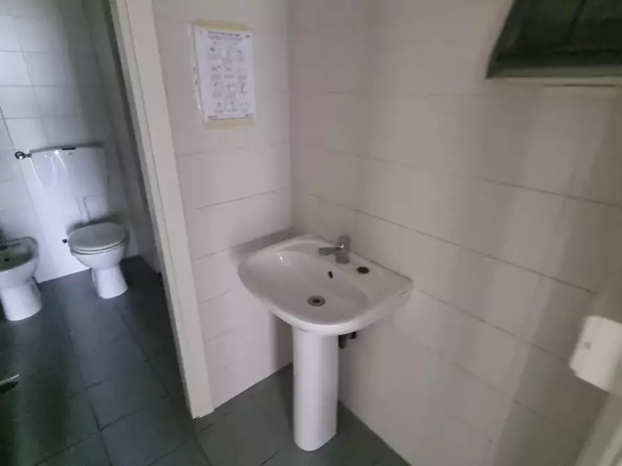 Immagine 11 di Ufficio in vendita  a San Giuliano Terme
