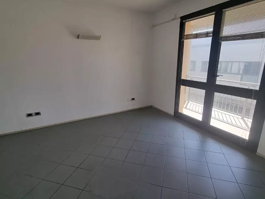 Immagine 3 di Ufficio in vendita  a San Giuliano Terme