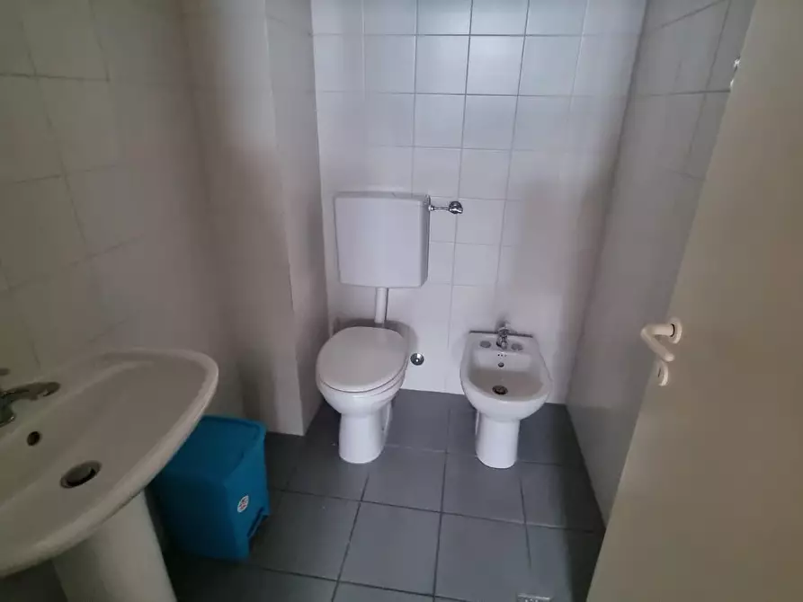 Immagine 9 di Ufficio in vendita  a San Giuliano Terme