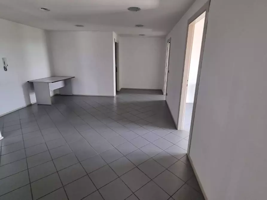 Immagine 4 di Ufficio in vendita  a San Giuliano Terme