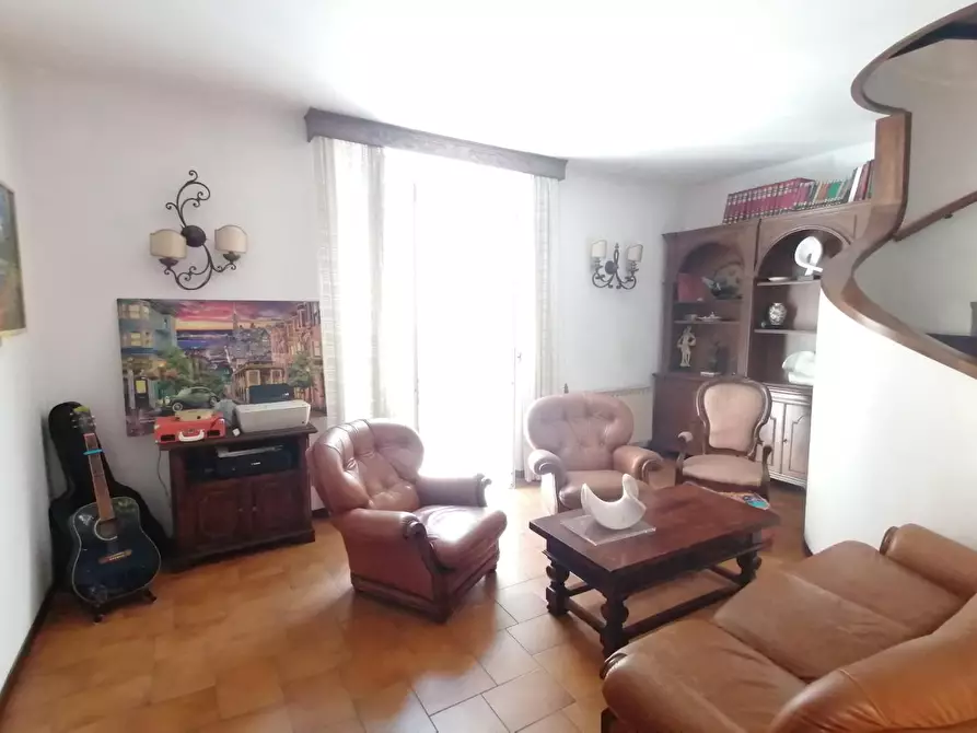 Immagine 1 di Casa semindipendente in vendita  a Carrara