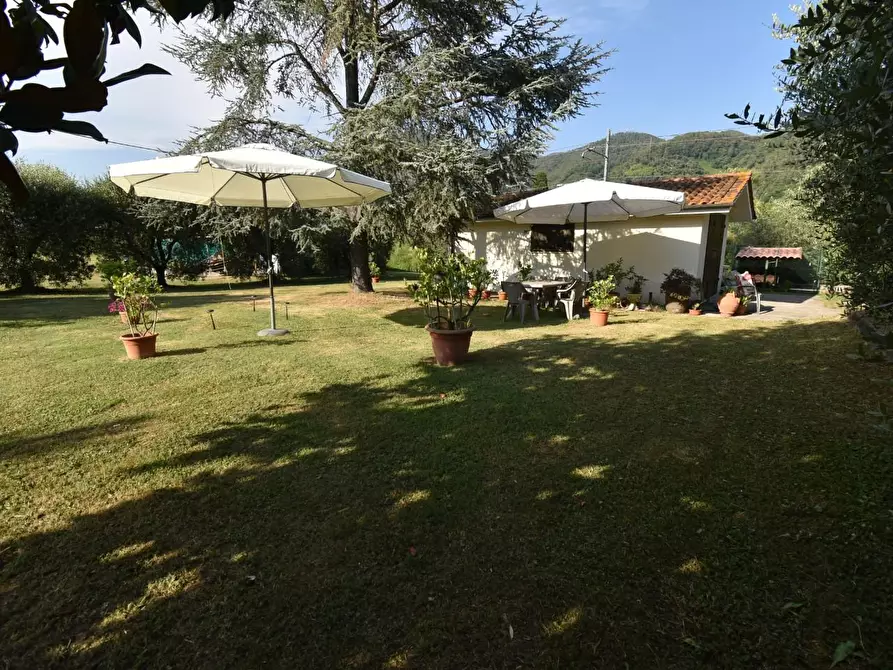 Immagine 1 di Villa in vendita  a San Giuliano Terme