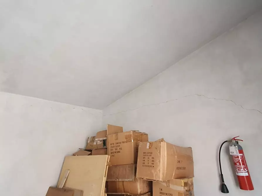 Immagine 6 di Locale commerciale in vendita  a Peccioli