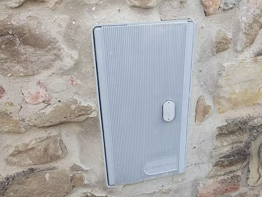 Immagine 3 di Locale commerciale in vendita  a Peccioli