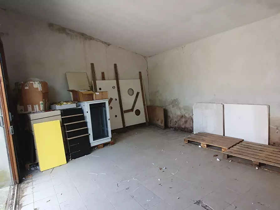 Immagine 7 di Locale commerciale in vendita  a Peccioli