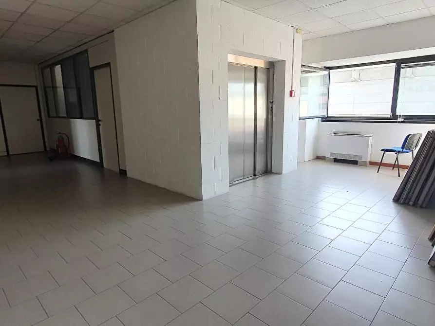 Immagine 3 di Ufficio in affitto  a Porcari