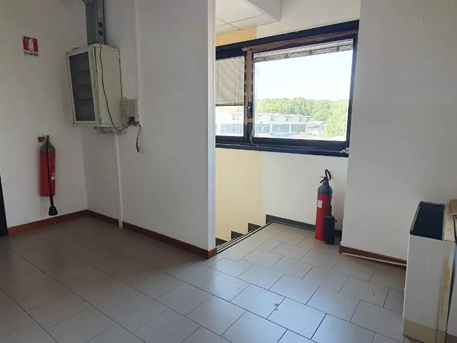 Immagine 2 di Ufficio in affitto  a Porcari