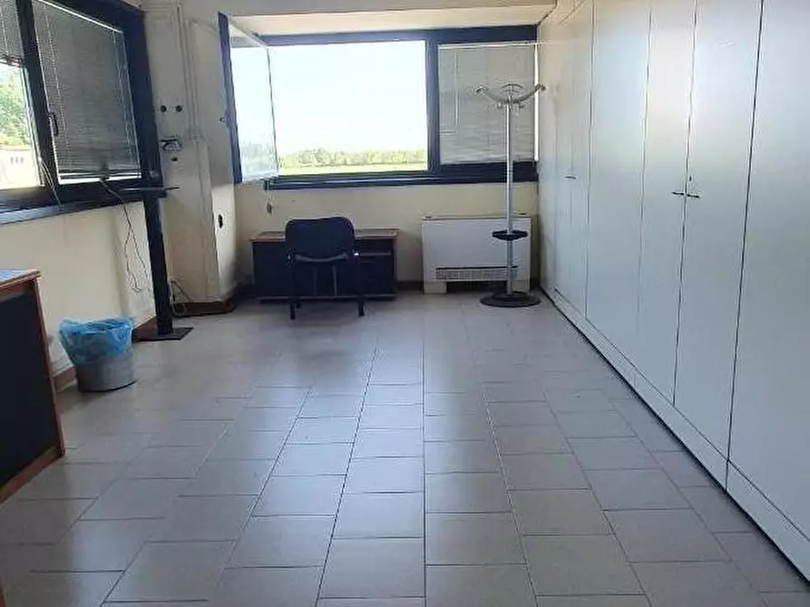 Immagine 5 di Ufficio in affitto  a Porcari