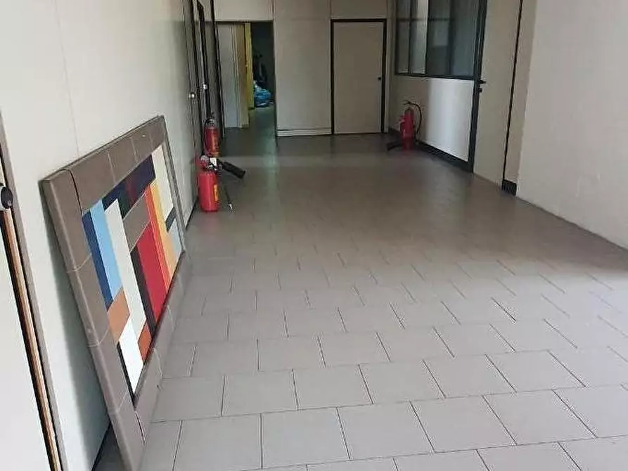 Immagine 4 di Ufficio in affitto  a Porcari