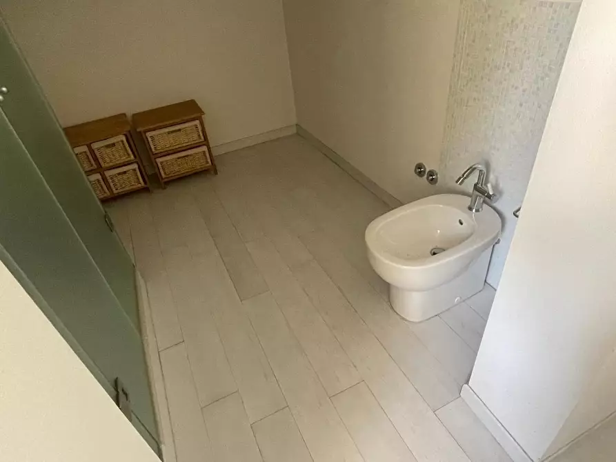 Immagine 29 di Mansarda in vendita  a Massa