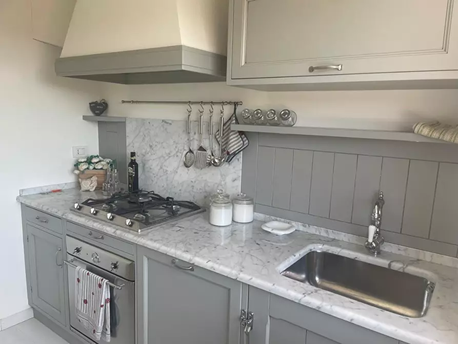 Immagine 11 di Mansarda in vendita  a Massa