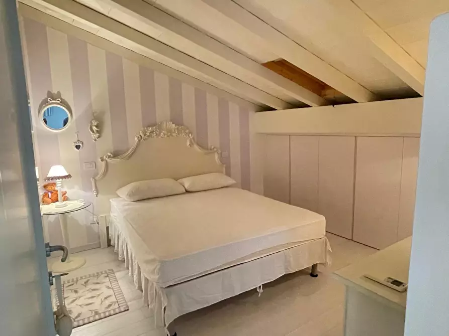 Immagine 18 di Mansarda in vendita  a Massa