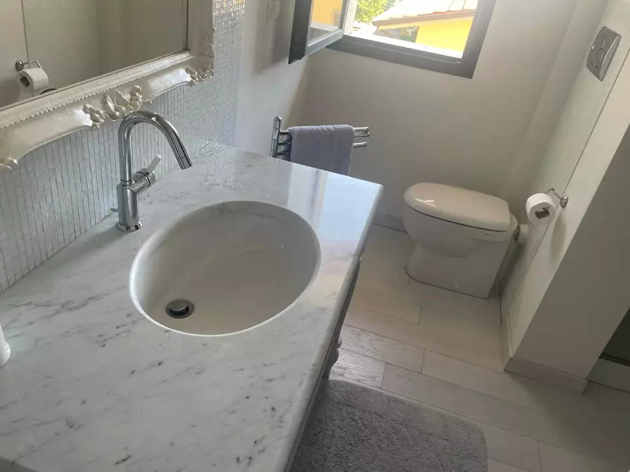 Immagine 22 di Mansarda in vendita  a Massa