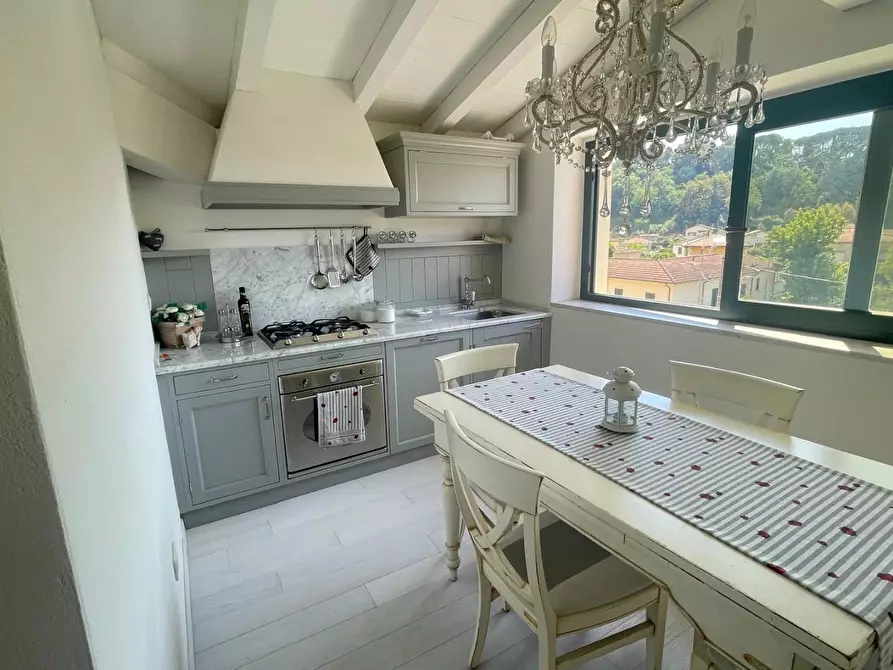 Immagine 9 di Mansarda in vendita  a Massa