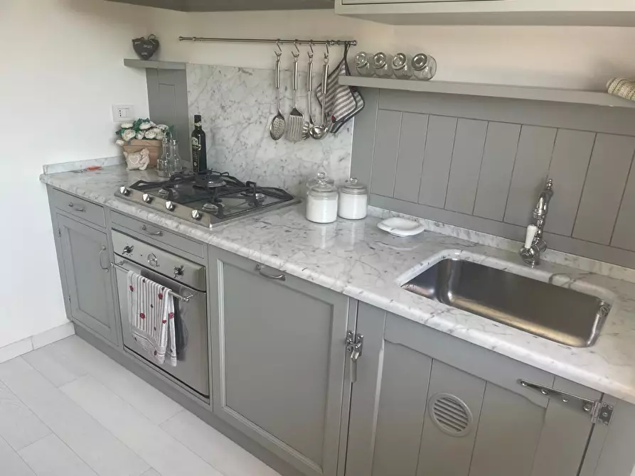 Immagine 10 di Mansarda in vendita  a Massa