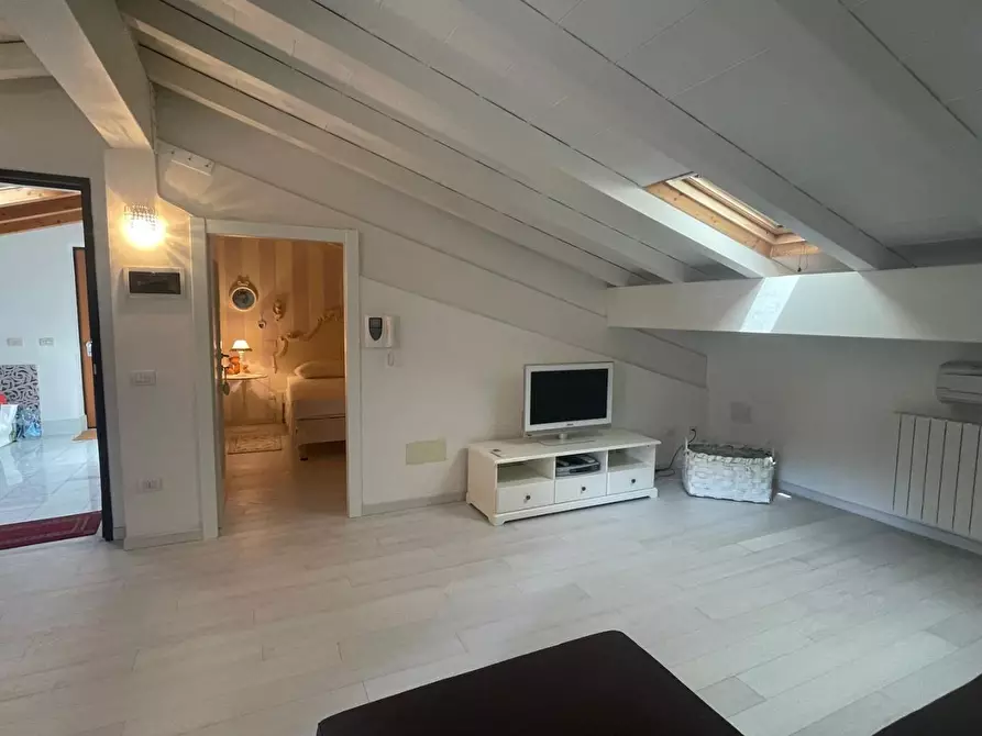 Immagine 6 di Mansarda in vendita  a Massa