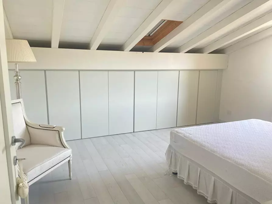 Immagine 14 di Mansarda in vendita  a Massa