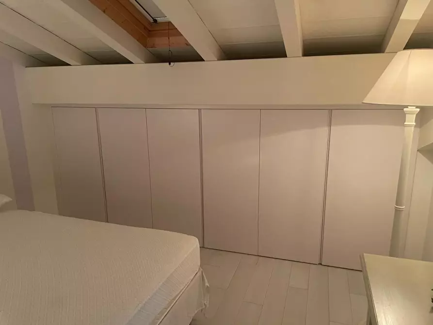 Immagine 21 di Mansarda in vendita  a Massa